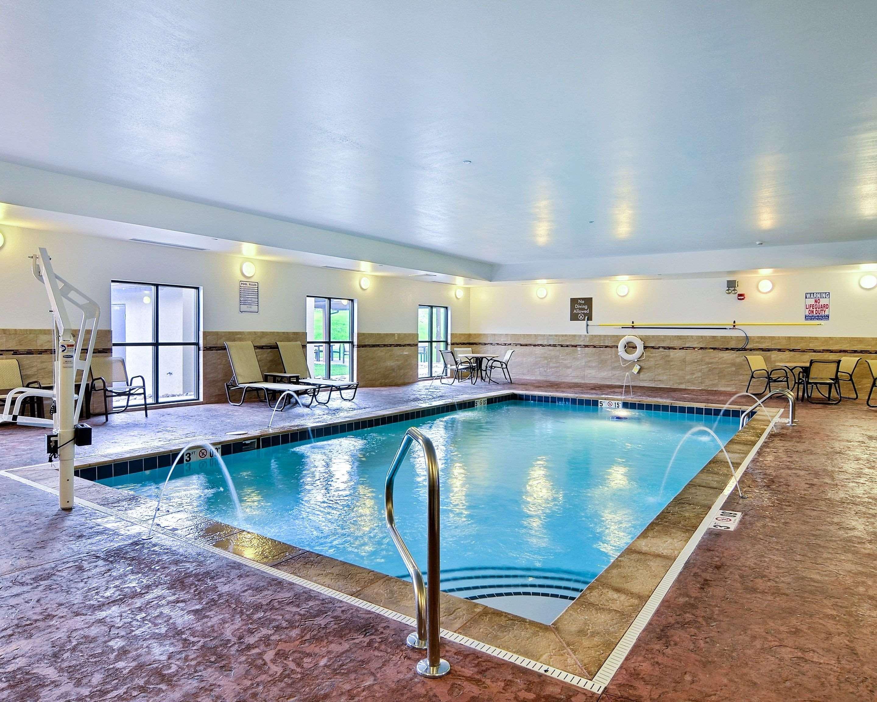 Comfort Suites Uniontown Exteriér fotografie