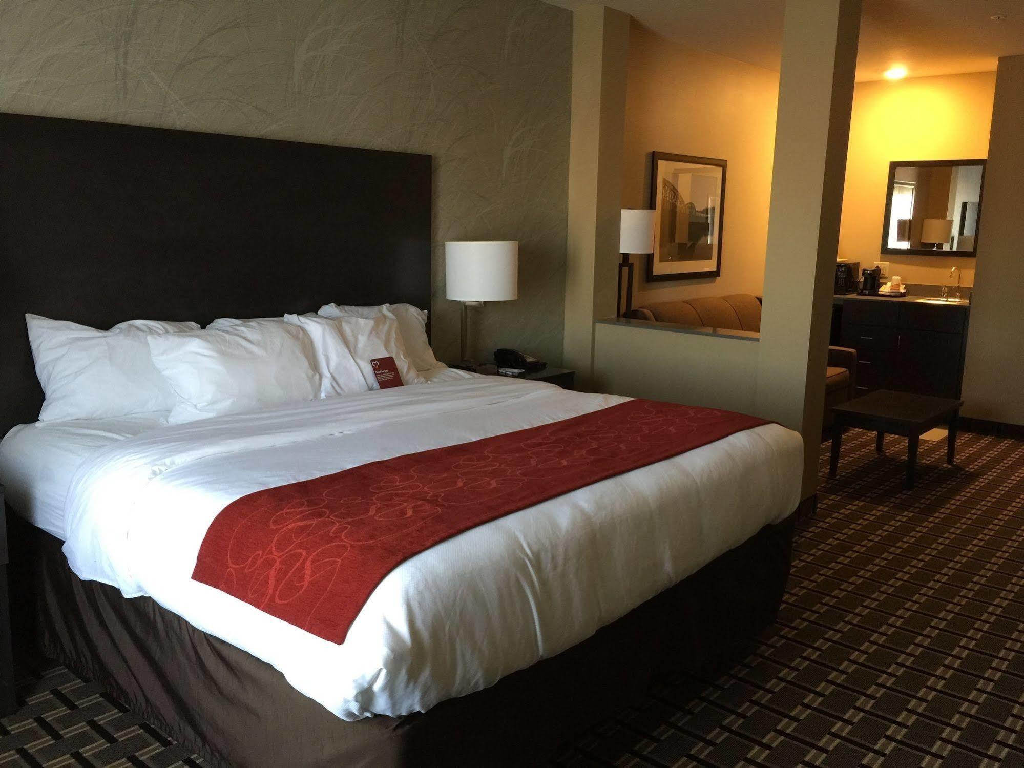 Comfort Suites Uniontown Exteriér fotografie